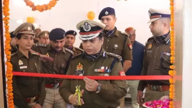 Firozabad News, फिरोजाबाद शहर फिरोजाबाद। नगर के थाना दक्षिण, पुलिस मुख्यालय में यातायात लाइंस, परिवार परामर्श केंद्र के नवनिर्मित भवनों का भव्य शुभारंभ किया गया। एडीजी, डीआईजी, एसएसपी ने संयुक्त रूप से फीता काटकर, हवन-पूजन कर नए भवन का शुभारम्भ किया। थानें में समस्त कामकाज अब नए और आधुनिक सुविधाओं से युक्त भवन में संचालित किये जाएंगे।